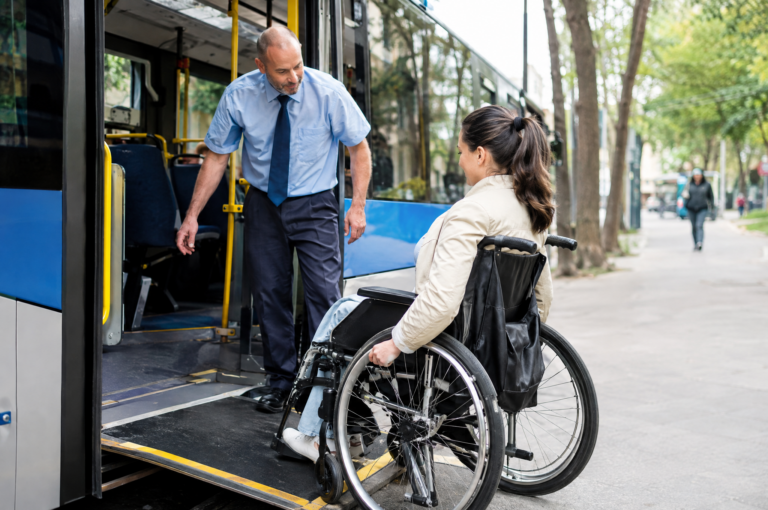 ATENCION AL CLIENTE CON DISCAPACIDAD EN TRANSPORTE DE VIAJEROS