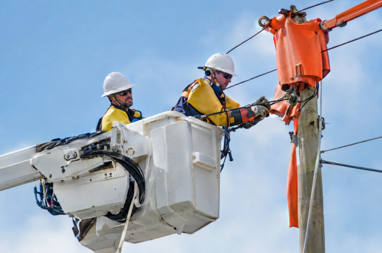 OPERACIONES EN LÍNEAS AÉREAS DE TENSIÓN 1-30 Kv Y CENTROS DE TRANSFORMACIÓN